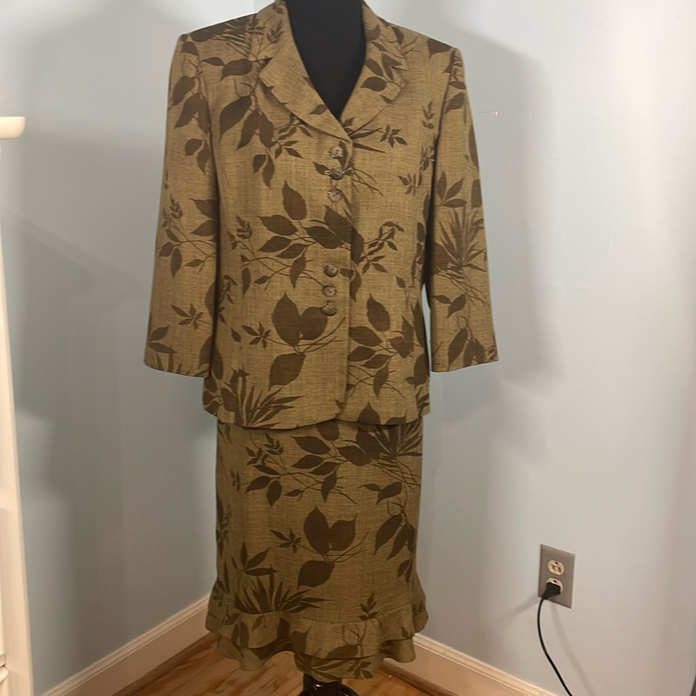 Le Suit Olive Floral Skirt Set